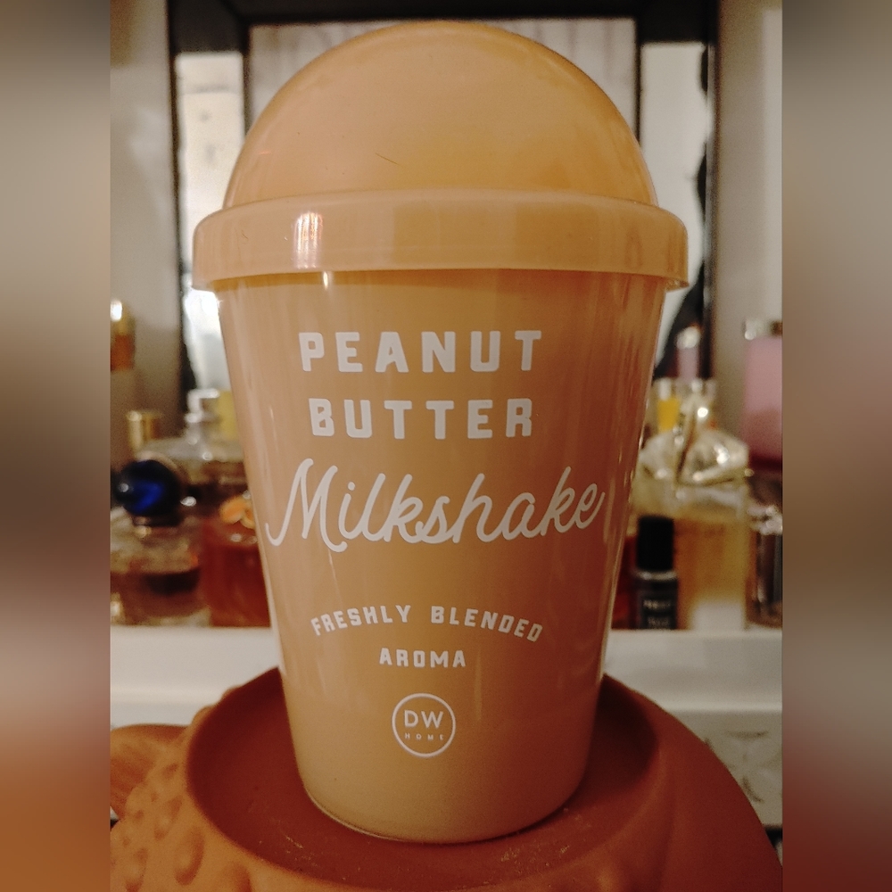 DW HOME SINGLE WICK CANDLE / PEANUT BUTTER MILKSHAKE/ NEW UNUSED